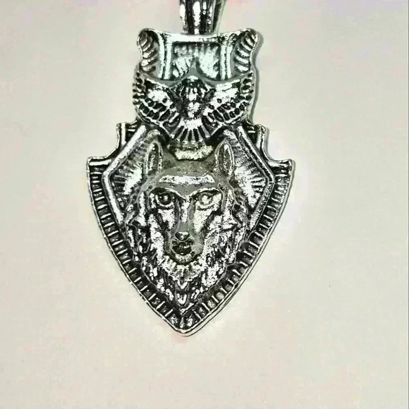 NWOT Eagle Wolf Shield Necklace - Picture 2 of 4